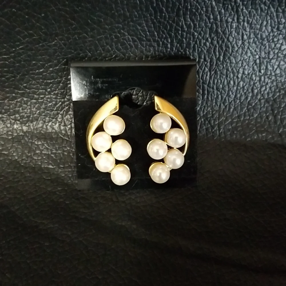 3 for 20. Gold and pearl earrings - Picture 1 of 4